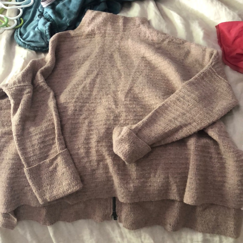 Free People mauve sweater with zipper back